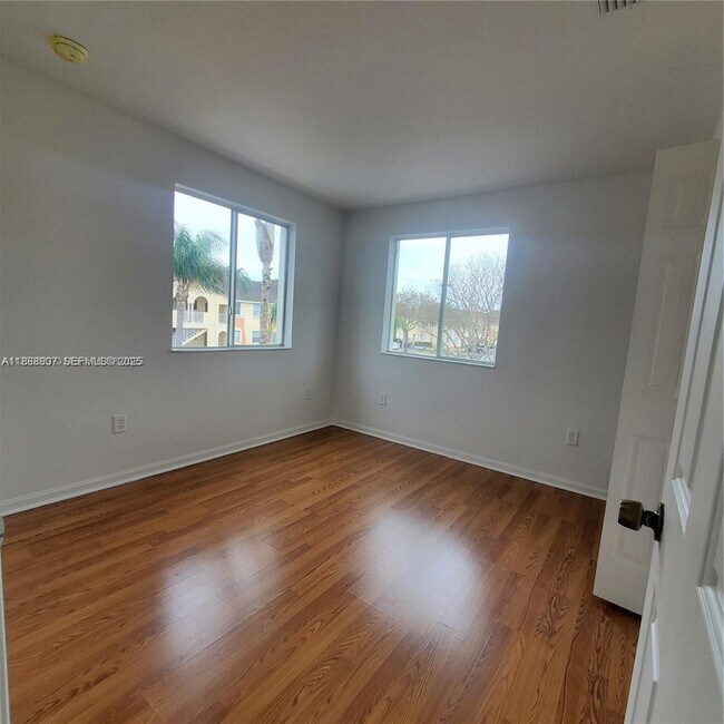 Building Photo - 2621 SE 15th Pl