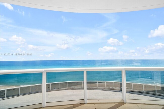 Building Photo - 16001 Collins Ave