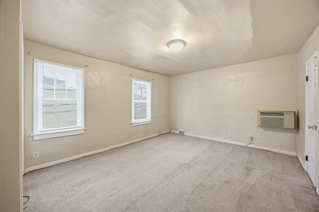 Building Photo - Charming 3-Bedroom Pittsburgh Home with Spacious Yard and Classic Porch