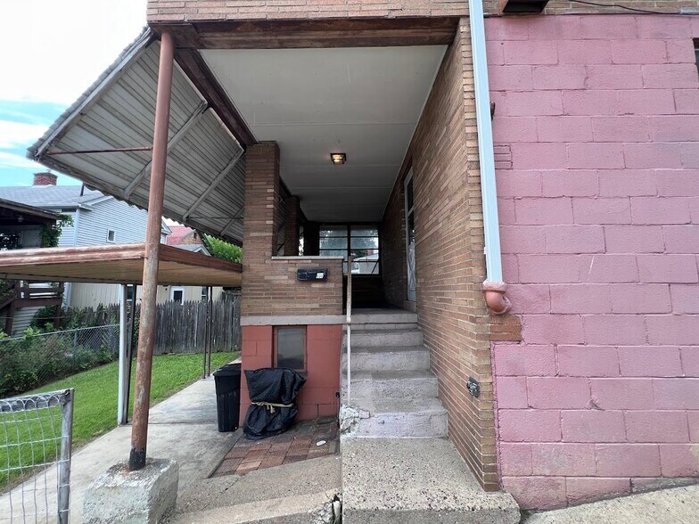 Building Photo - 609 8th St