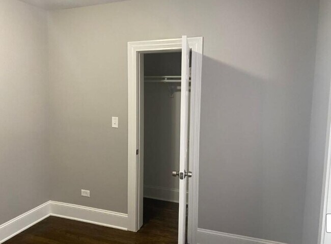 Building Photo - 2 bedroom in Chicago IL 60619
