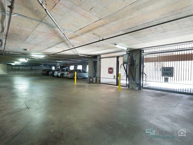 Building Photo - 1-MONTH FREE SPECIAL! Renovated 2 Bd/2 Ba Condo w/parking