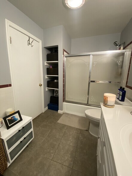 Building Photo - 8 Centre St