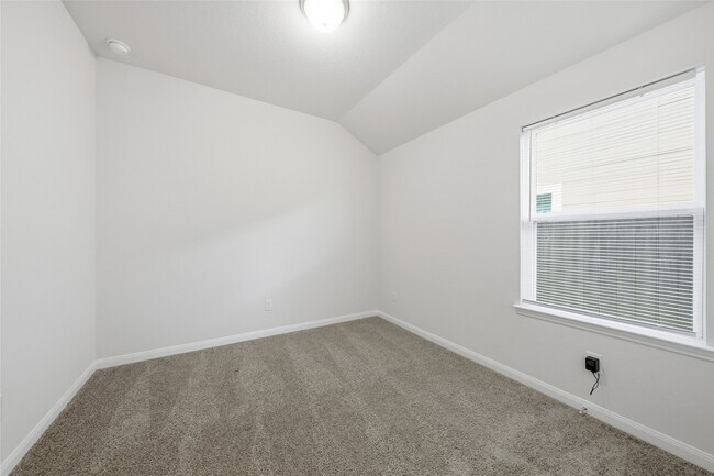 Building Photo - 7035 Toluca Dr