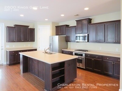Building Photo - 2600 Kings Gate Ln