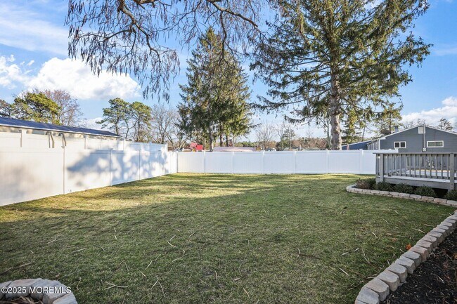 Building Photo - 222 Elmwood Ct