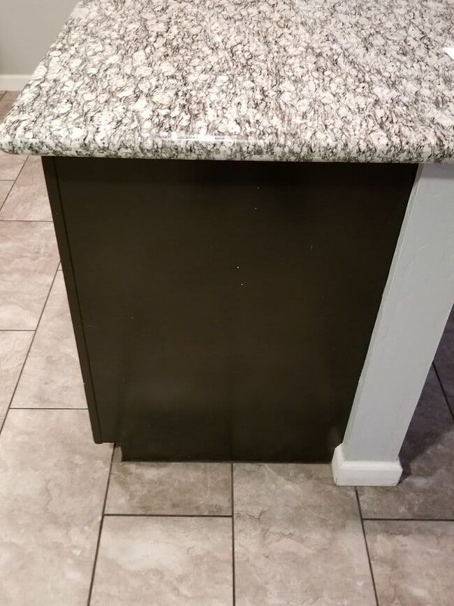 Building Photo - 1 BR Loft Available now