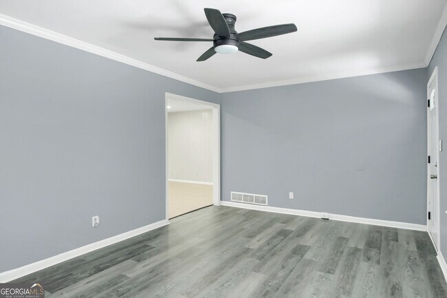 Building Photo - 137 Hillcrest Dr SE