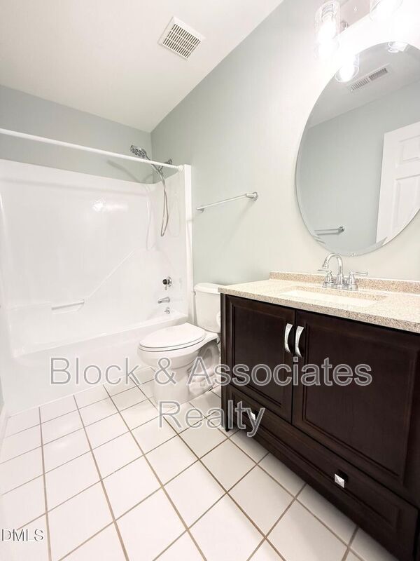 Building Photo - 6400 Meadow View Dr