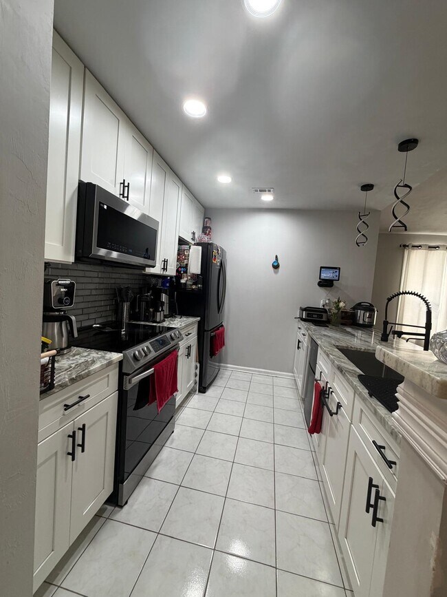 Building Photo - 4540 Eltham Park