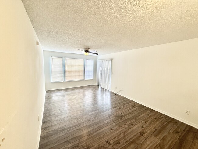 Building Photo - 1051 S Hiawassee Rd