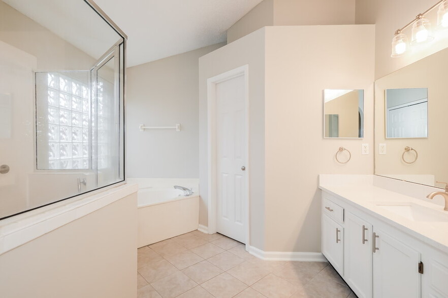 Building Photo - 311 Island View Cir