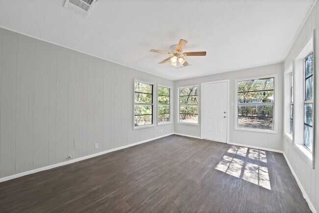 Building Photo - 2305 8th Ave