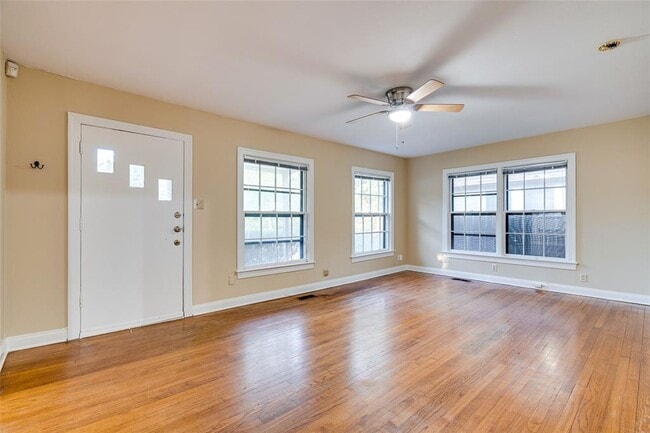 Building Photo - 1011 E 49th St