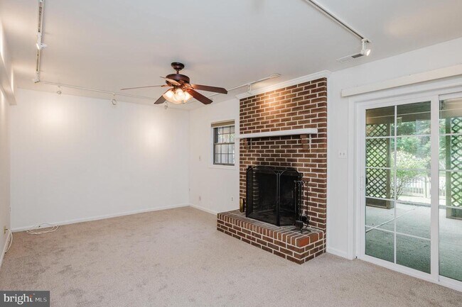 Building Photo - 27 Faraday Dr