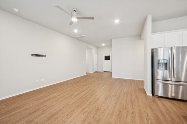Building Photo - 4266 W Vlg Pk Dr