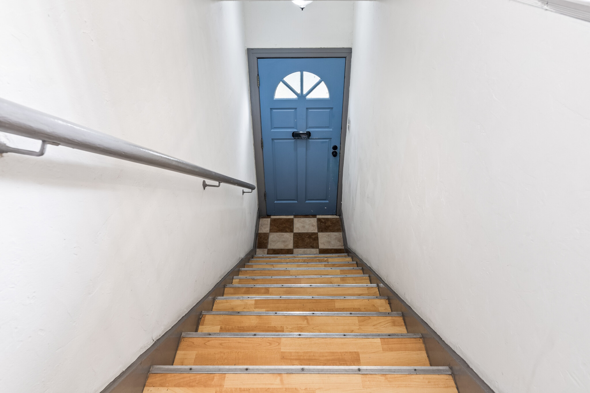 Building Photo - 1339 S Sycamore Ave