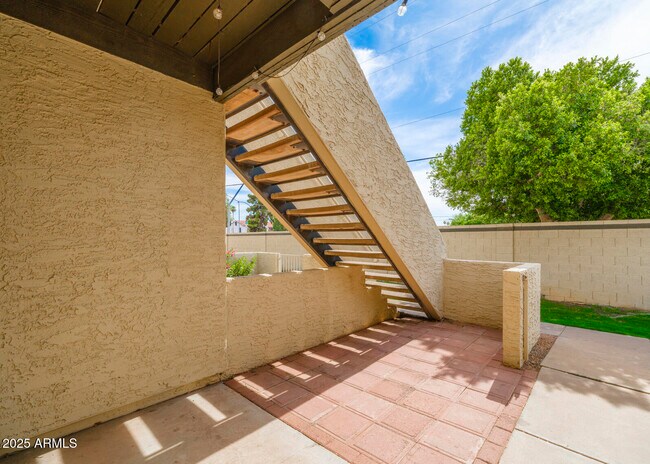 Building Photo - 30 E Brown Rd