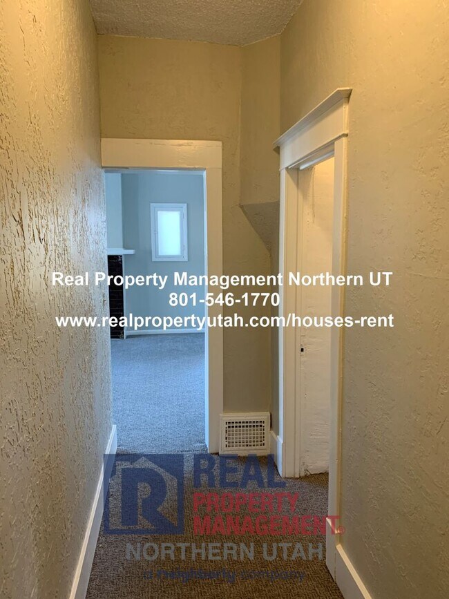 Building Photo - 3 Bedroom 1 Bath Ogden Home Available