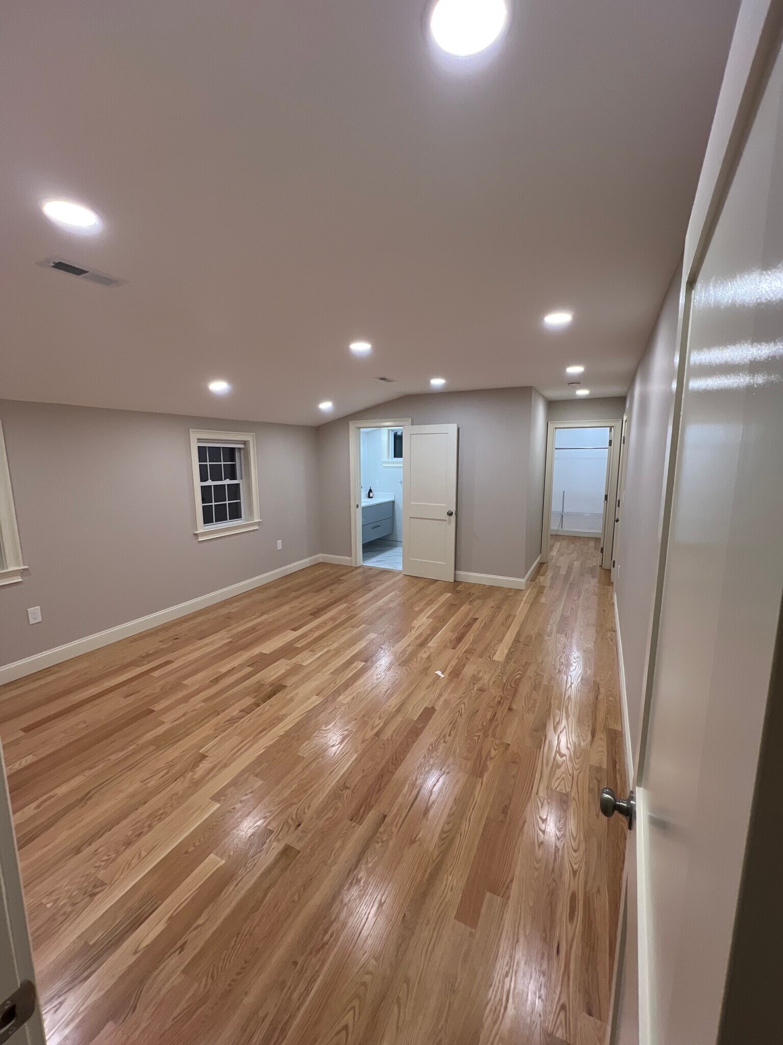 Building Photo - 585 Highland Ave
