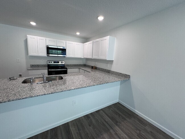 Building Photo - "Charming 4-Bedroom Home in Spring Hill, F...