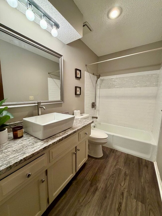 Building Photo - 8238 Parkhill Cir
