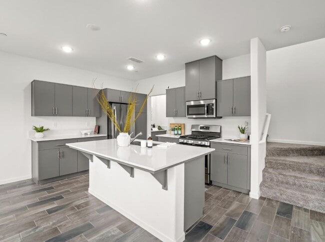 Building Photo - 1913 Oak Ln