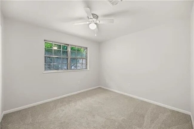 Building Photo - Single Family Residence