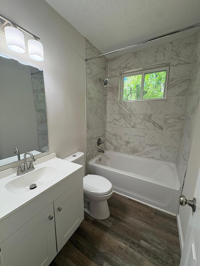 Building Photo - 1207 West Dr