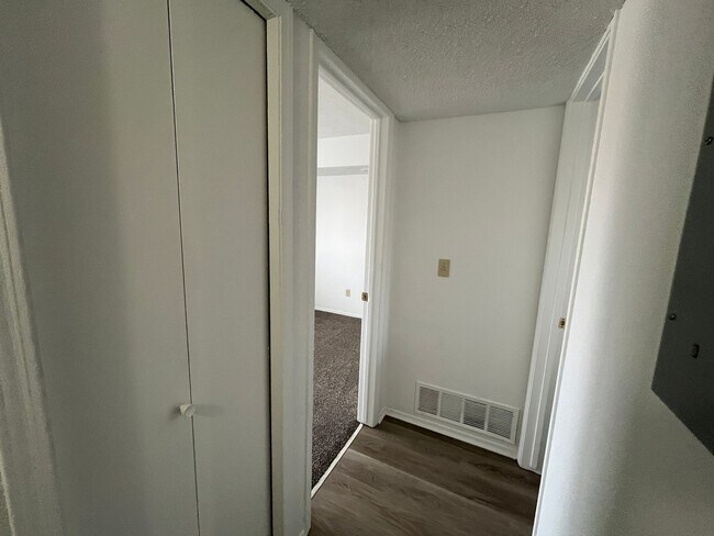 Building Photo - 2bd/2ba Washer/Dryer in unit!!!