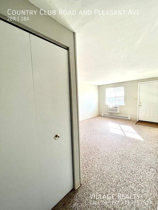 Building Photo - 605 Country Club Rd