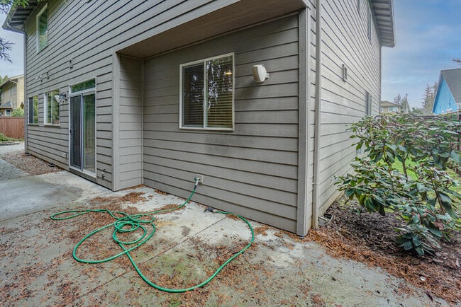 Building Photo - BEAUTIFUL FOUR BEDROOM HOME IN VANCOUVER