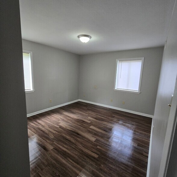 Building Photo - 1555 Staunton Dr