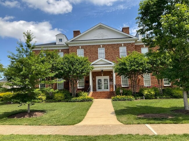 Building Photo - Absolutely Gorgeous and Spacious in Renais...