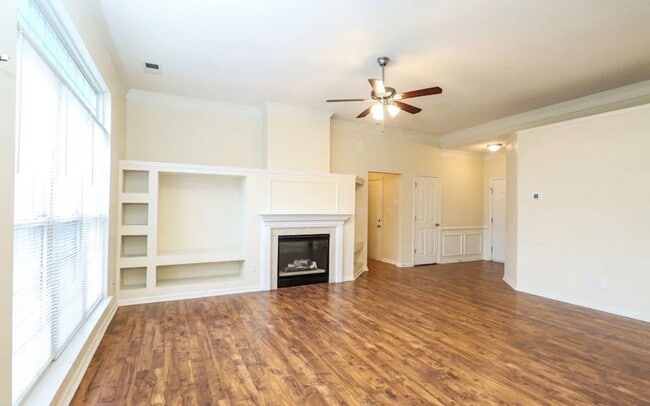 Building Photo - 132 Sweetmartha Dr