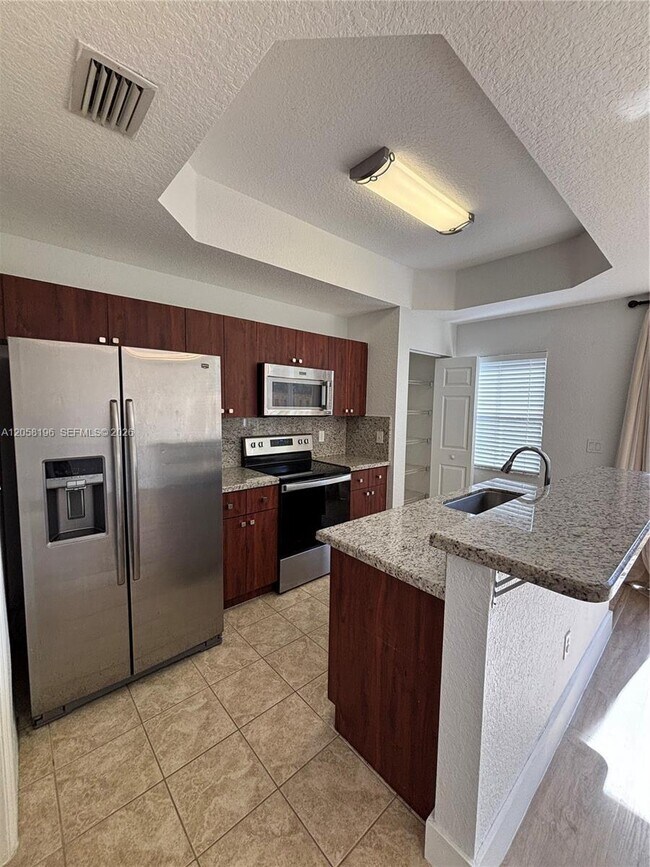 Building Photo - 4931 N Harbor Isles Dr