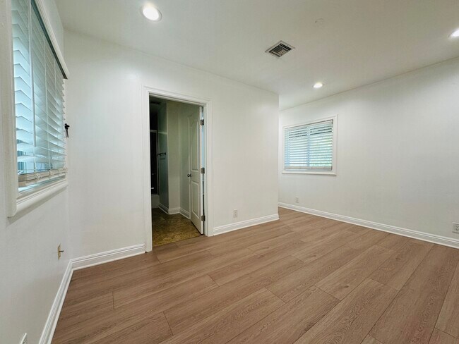 Building Photo - 5148 Otis Ave