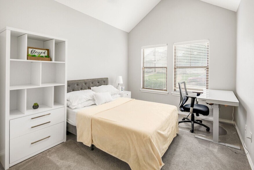 Building Photo - AUGUST PRE-LEASE Spacious 3 Bedroom 2.5 Bathroom Townhome with Covered Parking