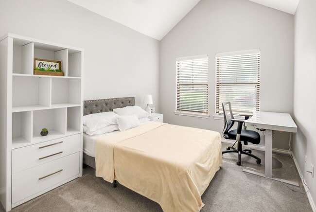 Building Photo - AUGUST PRE-LEASE Spacious 3 Bedroom 2.5 Bathroom Townhome with Covered Parking