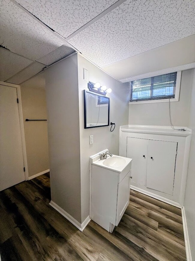 Building Photo - Bender Ave Duplex