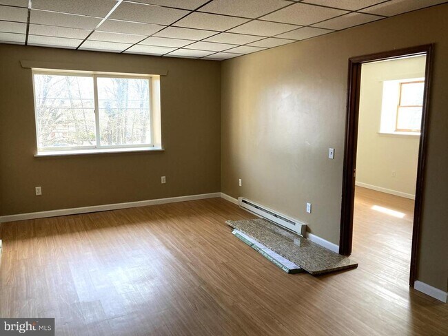 Building Photo - 102 Delaware Rd