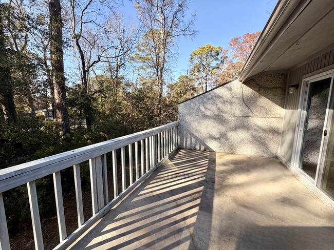 Building Photo - 105 Shoals Dr