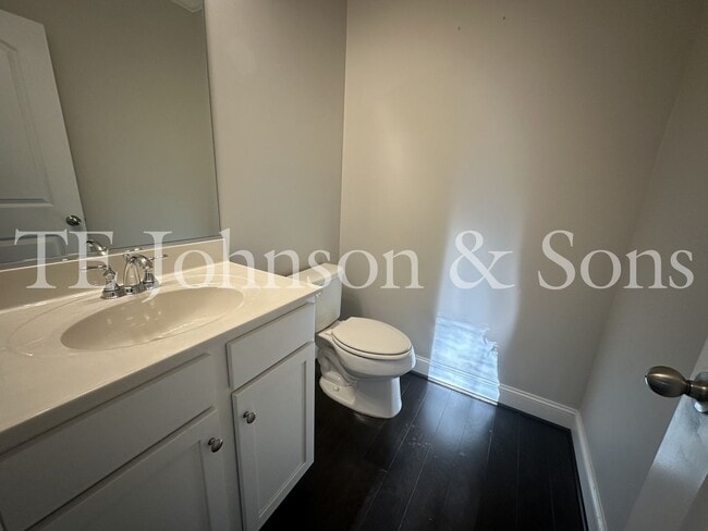 Building Photo - Stunning 3 Bedroom 2.5 Bath in Winston Salem