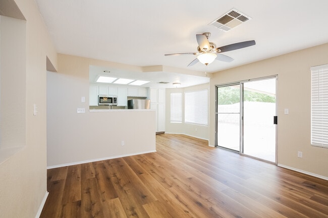 Building Photo - 1575 Bent Arrow Dr