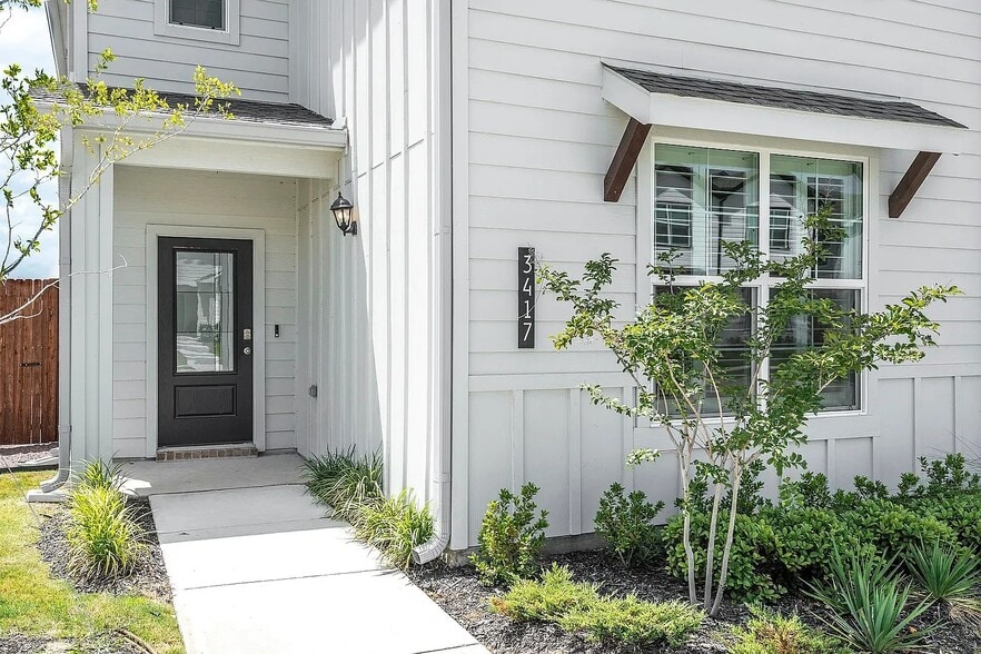 Building Photo - 3417 Lake District Ln