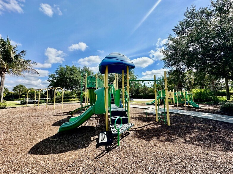 Building Photo - 1823 Alameda Dr