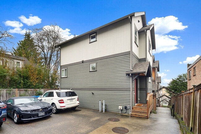 Building Photo - 1209 Aurora Ave N