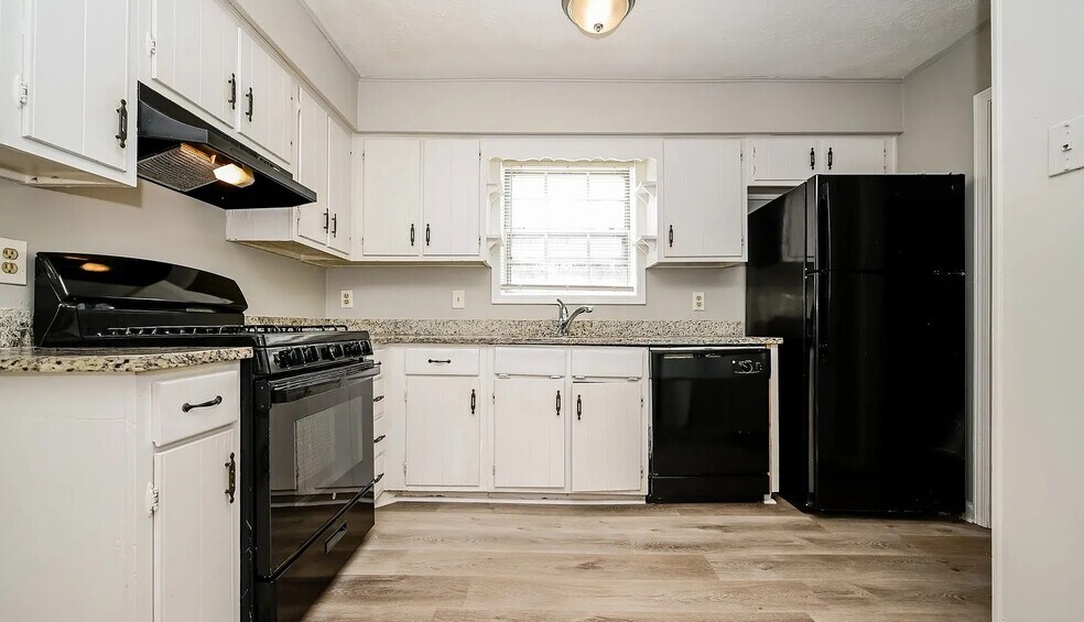 Building Photo - 6324 Amberly Rd