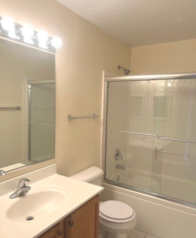Building Photo - 448 Bay Tree Cir