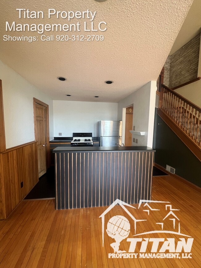 Building Photo - 207 E Irving Ave